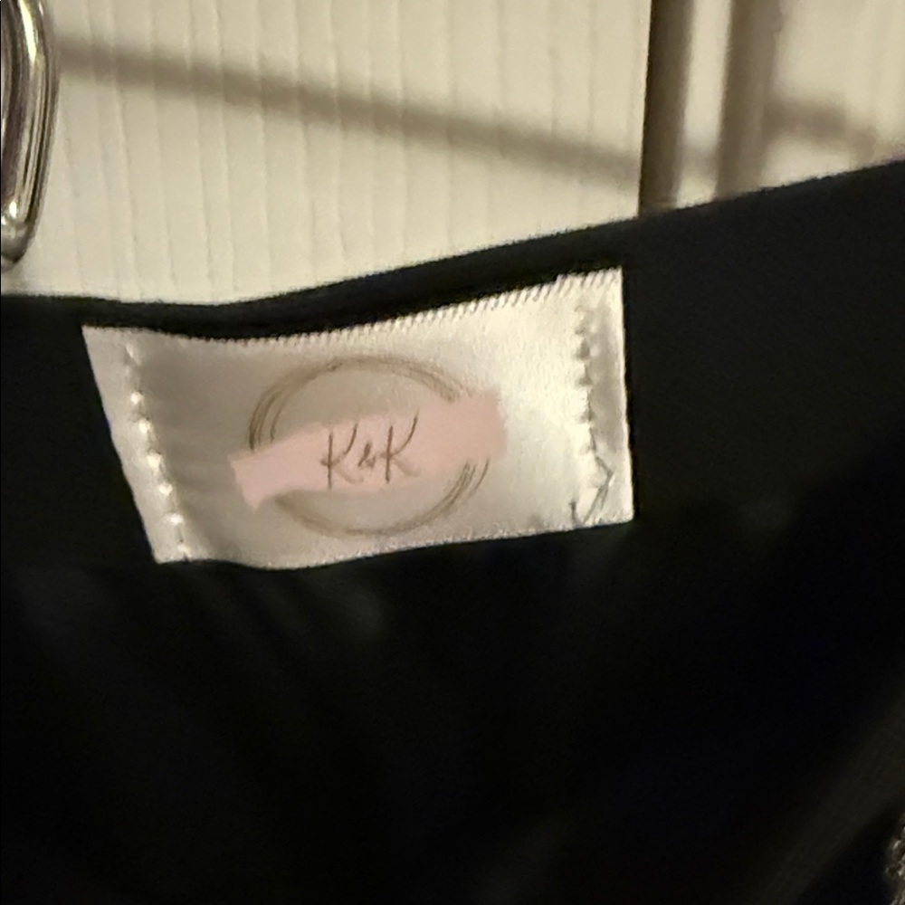 Sold❌A Classy Chic Boutique Black Floral Midi Skirt - Picture 5 of 5